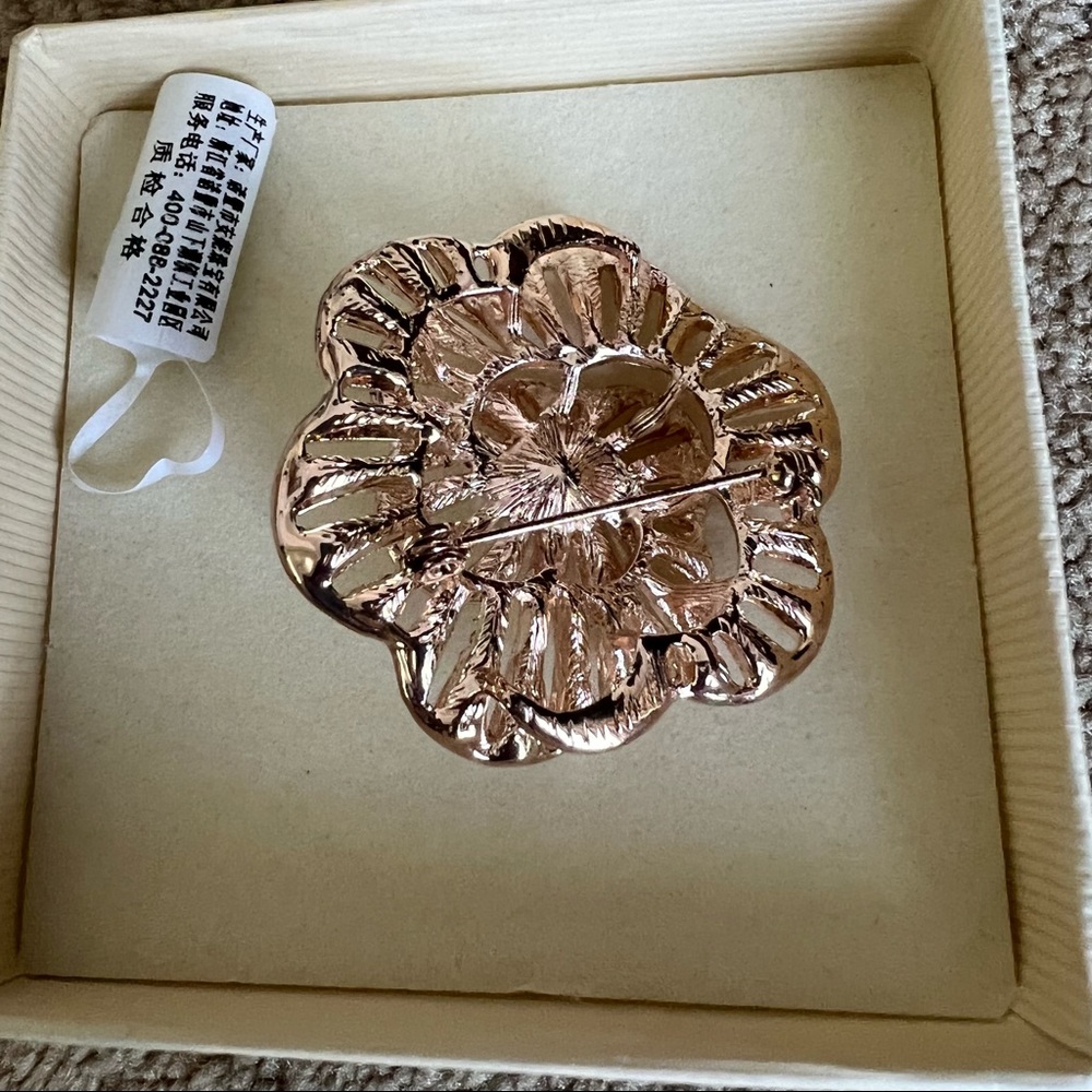 Pearl brooch